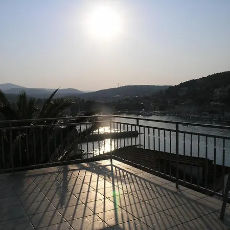 Rubinic Apartman Jelsa